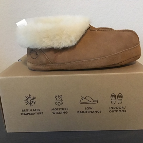 FIRESIDE BY DEARFOAMS Women's Byron Bay Shearling Slipper - Picture 1 of 14
